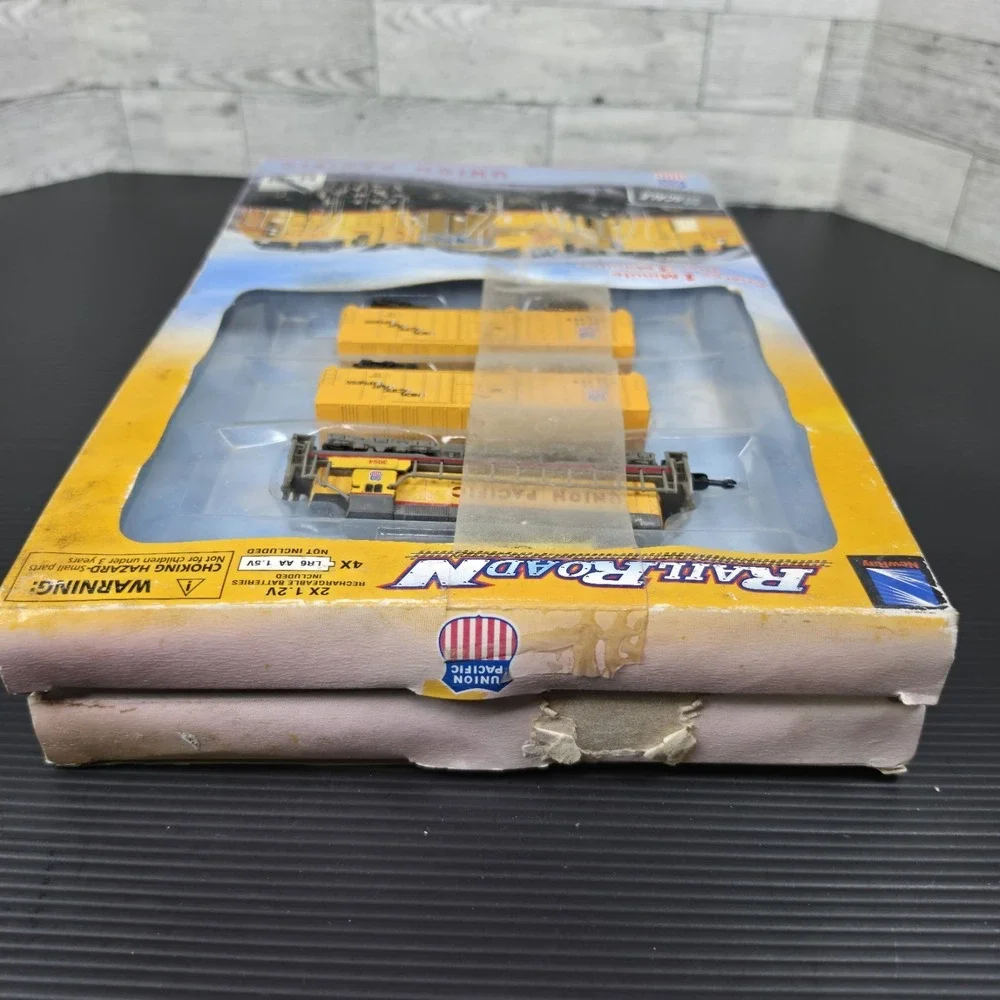 Vintage Rare UNION PACIFIC - Rail Road N NewRay : SD-40 Locomotive + Tracks NEW